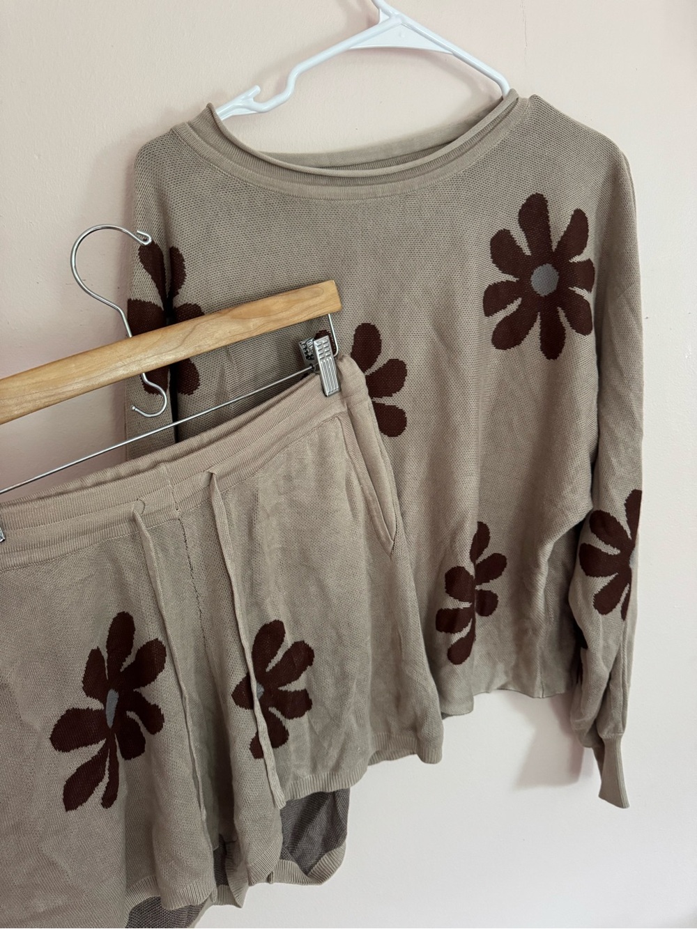 Beige Floral Knit Top and Shorts Set - Casual Cozy Two-Piece